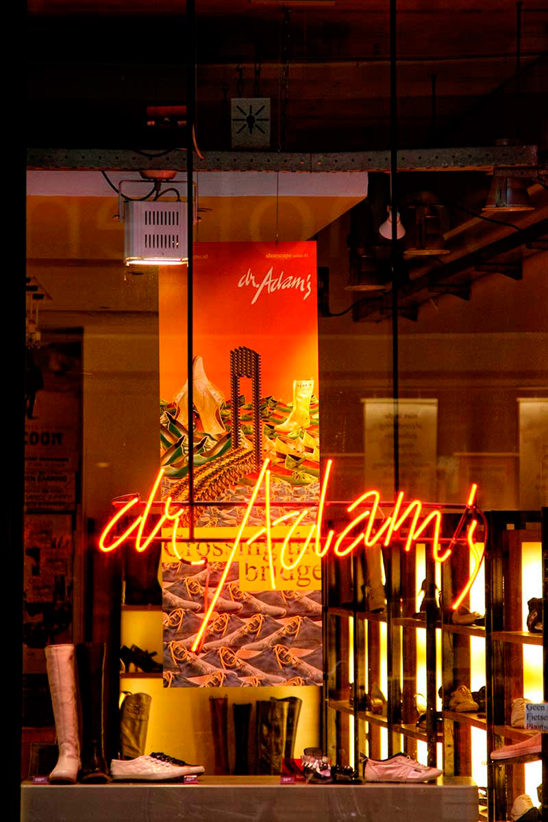 dr Adams-in-store-posters-winkel-etalage-smal